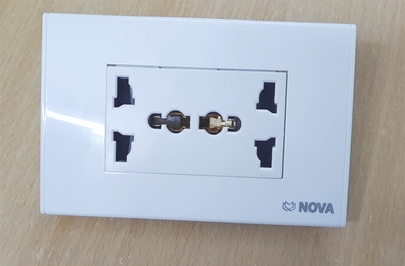 Bộ ổ cắm điện âm tường đôi 3 chấu đa năng nova 10A